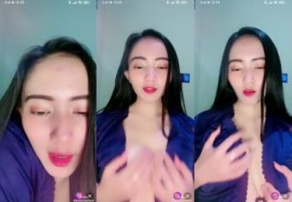 Kirana Host Cantik Remas-remas Buah Dada - AVTub