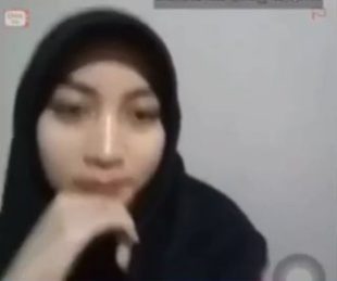 Ukhti Cantik Lepas Jilbab Remas Uting OME TV - AVTub